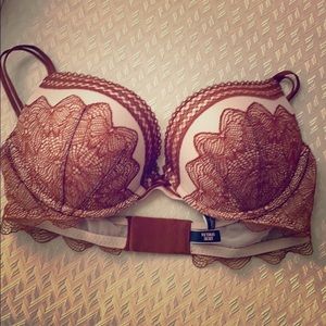Victoria’s Secret very sexy push up bra